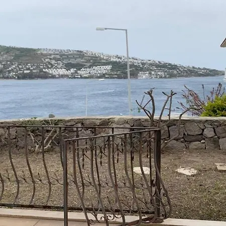 Gundogan'da Deniz Manzarali Yazlik Ev Mb101 Feriehus